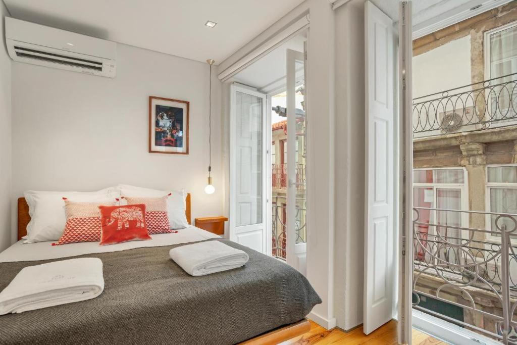 Host Wise - Lovely Shinny Flats With Balcony - Clerigos Porto Ngoại thất bức ảnh