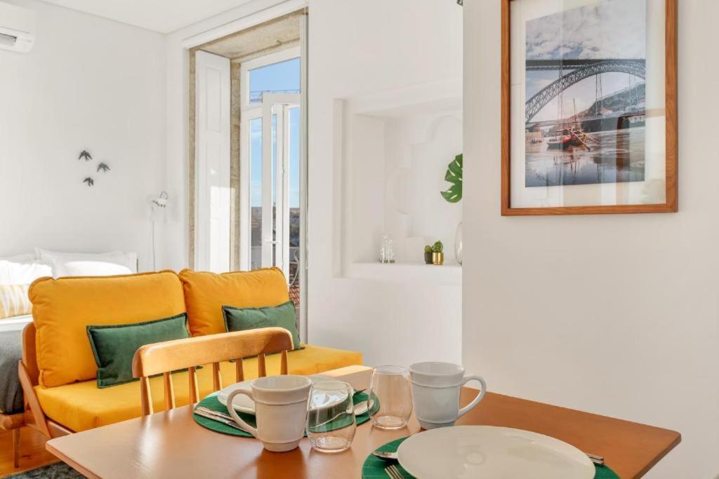 Host Wise - Lovely Shinny Flats With Balcony - Clerigos Porto Ngoại thất bức ảnh